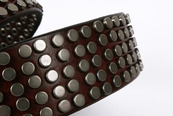 Ceinture en cuir à cinq rangées de rivets et boucle ardillon – Image 4